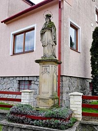 Socha sv. Jana Nepomuckho - Holub Zho (socha)