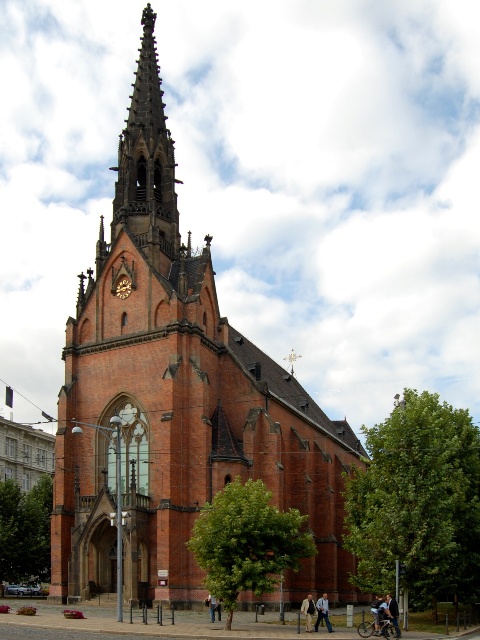 foto Kostel J.A. Komenskho - Brno, Jotova (erven kostel)