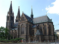 Kostel Svat Ludmily - Praha 2 (kostel) - pohled z Korunn ulice
