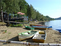 Camping Olšina - Černá v Pošumaví (kemp) - Pláž s loďkama