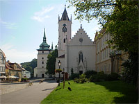 Kostel sv. Jana Ktitele - Teplice (kostel) - Kostel v pozad v levo