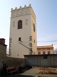 Kostel sv. Jakuba se zvonic - Lipnk nad Bevou (kostel) - zvonice z r. 1609 u kostela sv. Jakuba Vtho