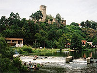 Dobronice (zcenina hradu) - Pohled na hrad