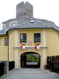 Svojanov (hrad) - vstupn portl do hradnch prostor