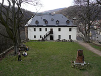 Krupka - Rosenberg (zcenina hradu) - Vestavn budova bv. bskho adu