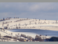 Kociho kopec (vrchol) - Koho kopec s vyslaem  756 m.n.m. od rozhledny v Karasn