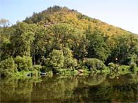 Belidlo (vrchol) - Pohled na vrchol pes eku Berounku 