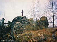 Bludný (vrchol) - Vrcholové skalisko s křížem
