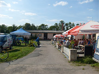 Autokemp - ubytovna SK Meno (kemp) - Zahrdka u restaurace v kempu