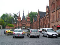 Hradec nad Moravic (zmek) - Hradec nad Moravic - erv. zmek (hospodsk budovy)