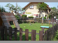 Restaurace a penzion U kostela - Litice (penzion) - Pohled na penzion