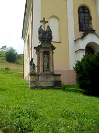 Kostel Rozesln sv. apotol - Rybnk (kostel) - souso vlevo od vchodu