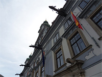 esk Budjovice (radnice) - Detail fasdy a chrli vody
