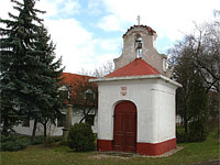 Kaple sv. Jana Nepomuckho - Velk Chvalovice (kaplika) - Pohled na kapliku