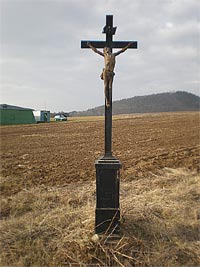 
                        Kříž u letiště - Bořitov ( kříž )