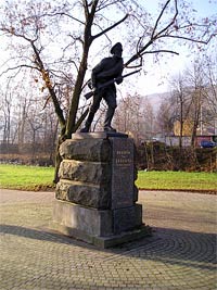 Pomnk Hrdinm od Zborova - Blansko (pomnk) - Pomnk
