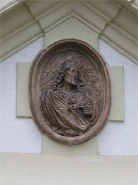 Fara - Pedklte  (historick budova) - relief Nejsvtj srdce Jeovo