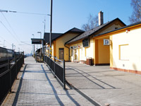 Postelmov (eleznin stanice) - Ndran budova (bezen 2011)