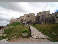 Spisk hrad - Slovensko (zcenina hradu) - Jdro hradu ze stednho ndvo