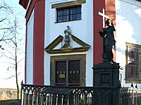 Kaple sv. Jana Nepomuckho - Hartmanice (kaple) - socha nad hrobkou baronky z Langetu