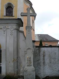 Kostel sv. Anny - Radim (kostel) - k, vpravo od brny