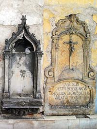 Kostel sv. Barbory - umperk (kostel) - Nhrobky na eln fsd kostela.
