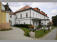 Pohoelice (zmek) - Pohled od kostela