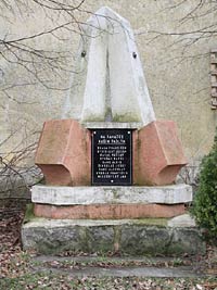 
                        Pomník padlých - Kakejcov (pomník)
