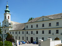 Klter Milosrdnch Brat - Letovice (kostel) - klter s ndvom