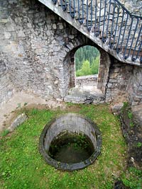 Streno - Slovensko (hrad) - Cisterna na vodu