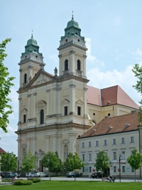 foto Farn kostel Nanebevzet Panny Marie - Valtice (kostel)