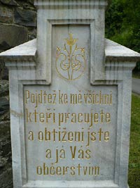 K u kostela sv. Mikule - Star Svojanov (k) - detail npisu na podstavci