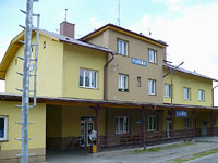 Vlakov ndra - Polika (eleznin stanice) - pohled z kolejit