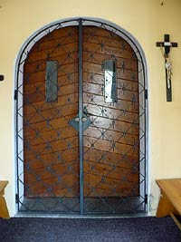 Kostel svatho Havla opata - Sulkovec (kostel) - vstup z pedsky do kostela (chrnn m)