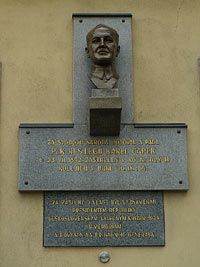Radnice - Olenice (historick budova) - pamtn deska s bistou
