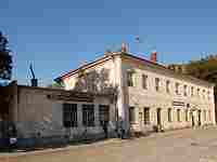 Zastvka u Brna (eleznin stanice) - Pohled z ulice
