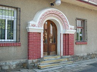 Velk nad Velikou (eleznin stanice) - Malovan vstupn portl