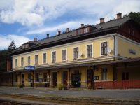 Beov nad Teplou (eleznin stanice) - Ndran budova zprava.