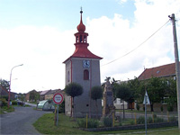Zvonice - Leany (zvonice) - pohled na nves se zvonic