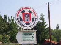 Fotbalov hit - Kostelec na Han (fotbalov arel) - Znak klubu