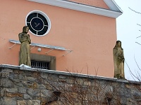 Kaple Panny Marie Bolestn v ernvce (kaple) - Sochy ped vchodem