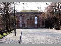 Pseck brna - Praha (opevnn) - Vnj portl (bezen 2011)