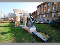 Pamtnk Kardinla Josefa Berana - Praha 6-Dejvice (pamtnk) - Pomnk (bezen 2011)