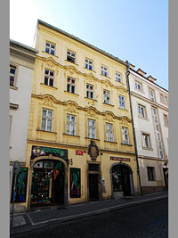 Dm U Blho jablka - Praha 1 (historick budova) - Prel domu (bezen 2011)