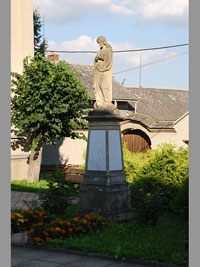 Socha - Pavlov (socha) - Socha na prel kostela