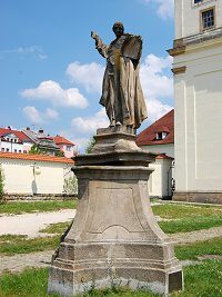 Dominiknsk klter a kostel - Uhersk  Brod (klter, kostel) - Socha sv. Vincence Ferrerskho