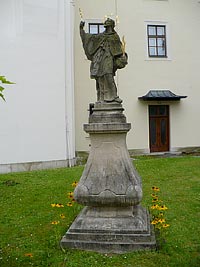 Socha svatého Jana Nepomuckého - Křtiny (drobná památka) - socha sv. Jana Nepomuckého