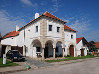 Dm s udrem - Pouzdany (historick budova)