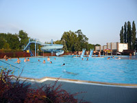 Městské koupaliště - Uničov (koupaliště) - Bazén pro neplavce se skluzavkama a tobogánem