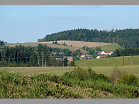 Pivonice (osada) - pohled od silnice z Bystice n. P. na Boskovice